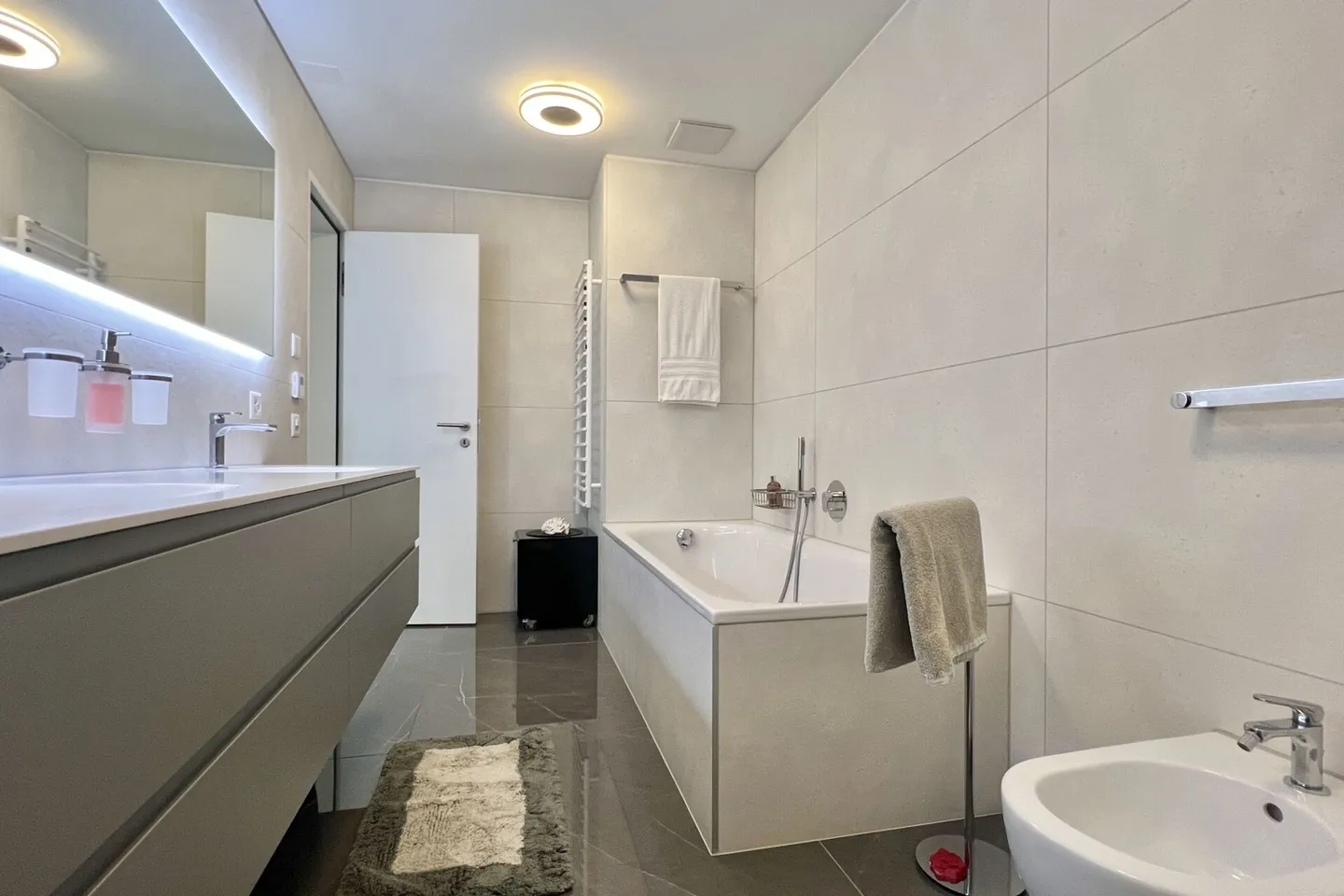 VENDU !!! Appartement penthouse exclusif avec grande terrasse et vue magnifique sur la verdure - Photo 17 sur 35