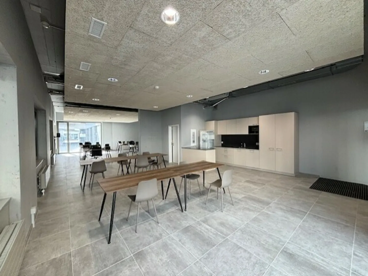 Espace de vente à louer 118 m2 - Photo 1 sur 8