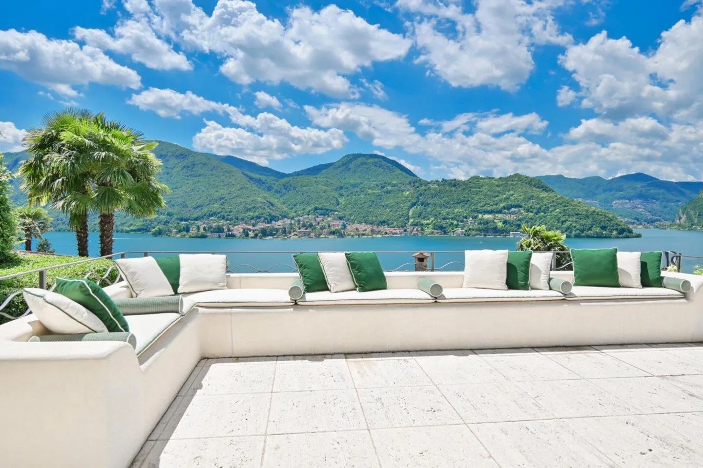 Splendida villa con fascino medeterraneo, piscina e fantastica vista lago / Traumhafte mediterrane Villa mit Schwimmbad und fantastischer Seesicht - Foto 2 di 3