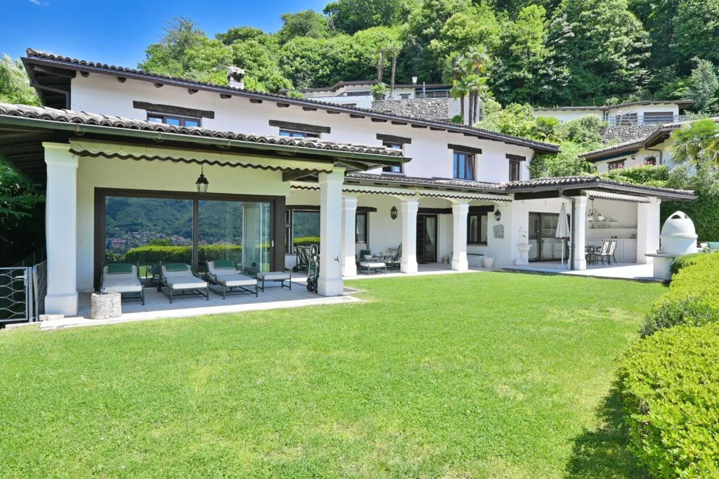 Splendida villa con fascino medeterraneo, piscina e fantastica vista lago / Traumhafte mediterrane Villa mit Schwimmbad und fantastischer Seesicht - Foto 3 di 3