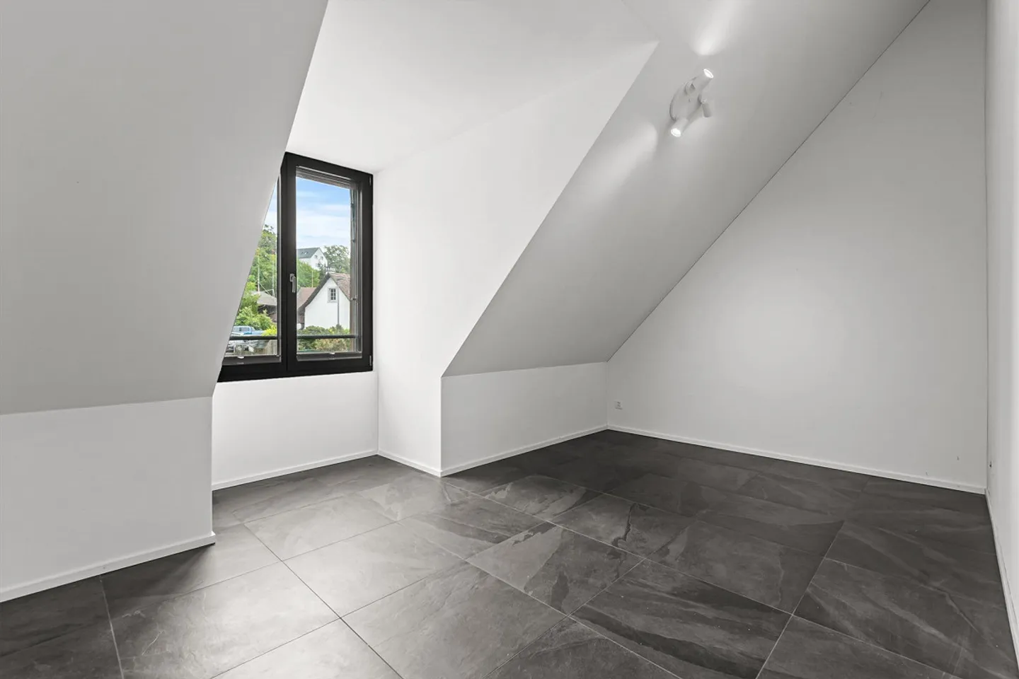 Modern 4.5-room apartment with impressive room height - Photo 7 of 8