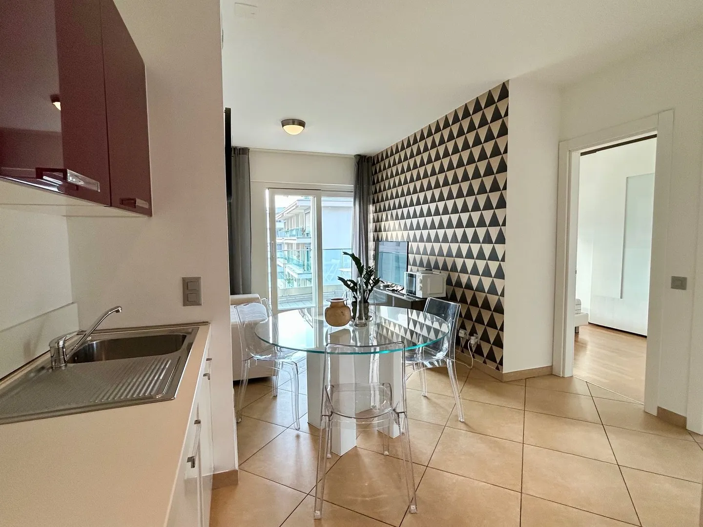 ZONA CASSARATE - ARREDAMENTO 3,5 LOCALI - Foto 1 di 18