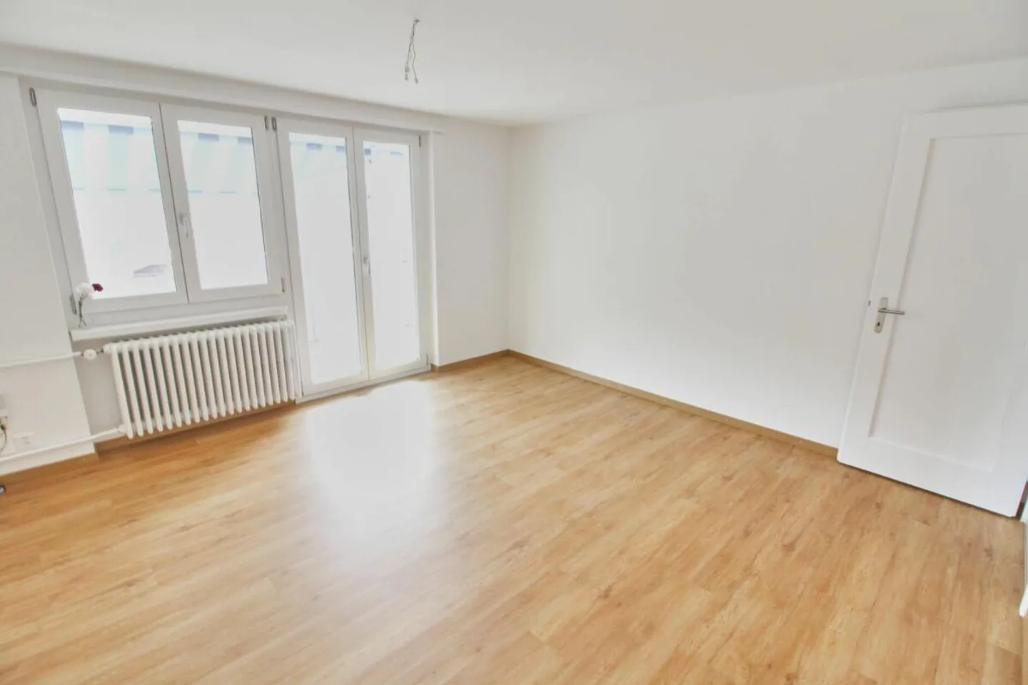 Light-flooded apartment with balcony and beautiful view - Photo 3 of 9
