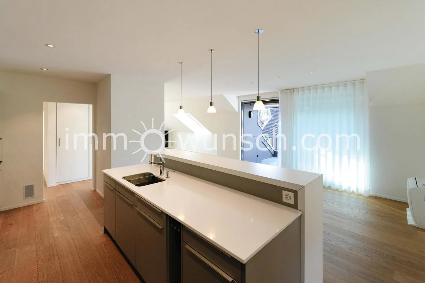Bijou 4 ½ Room Penthouse Apartment - Photo 4 of 13