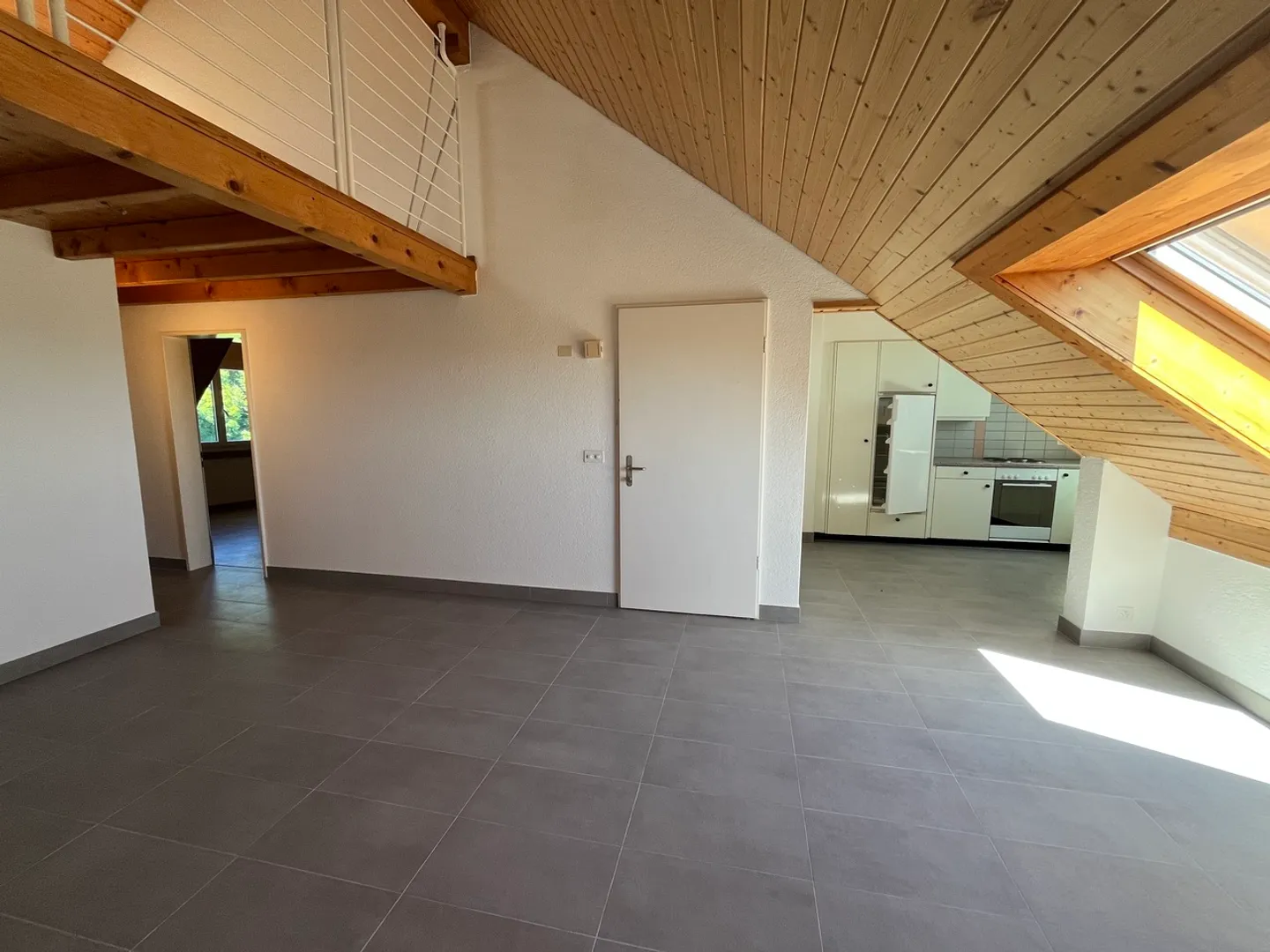 3.5 rooms with mezzanine on the 2nd floor - Photo 3 of 9