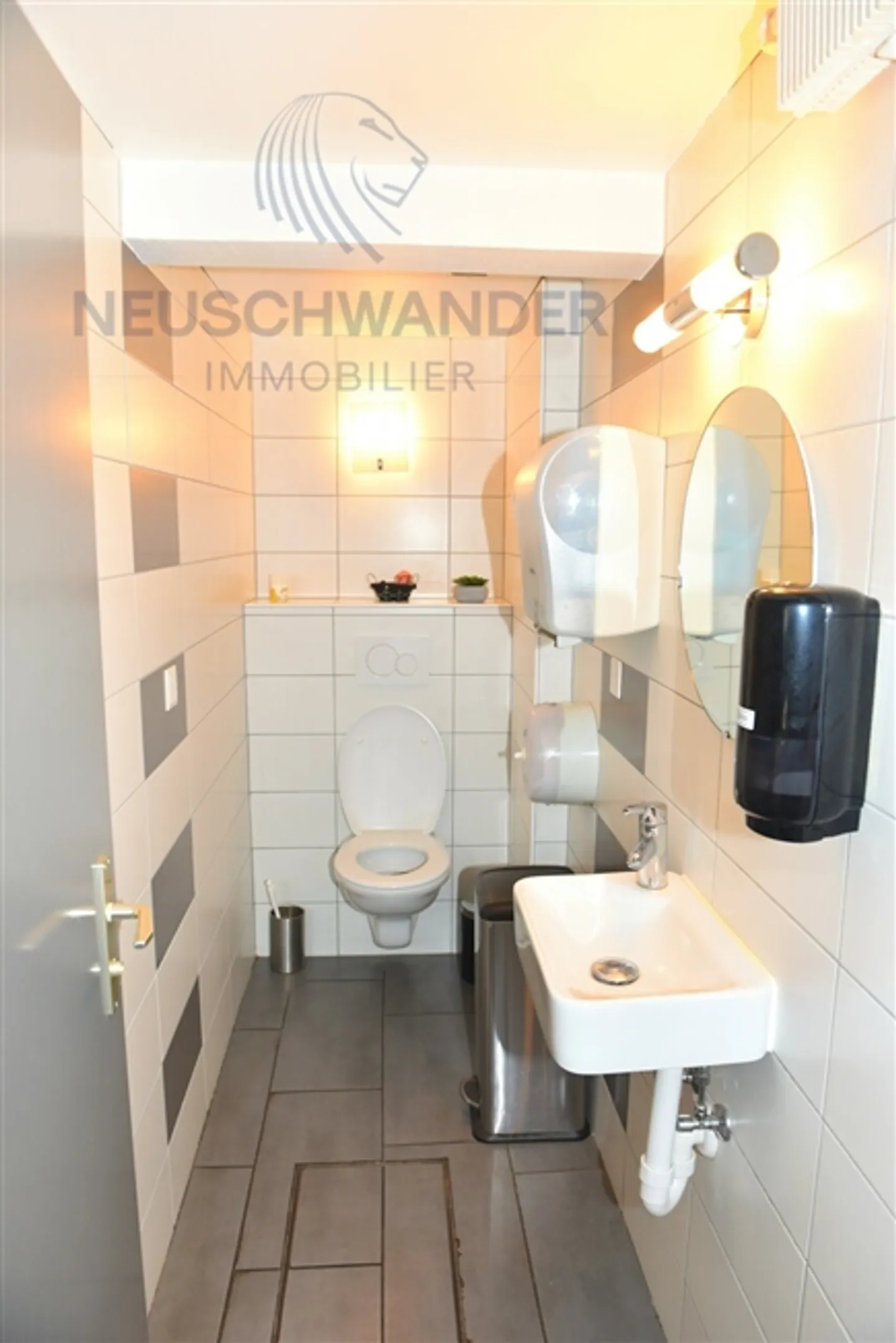 Bel hôtel/restaurant avec des chambres et un appartement rénovés. - Photo 7 sur 13