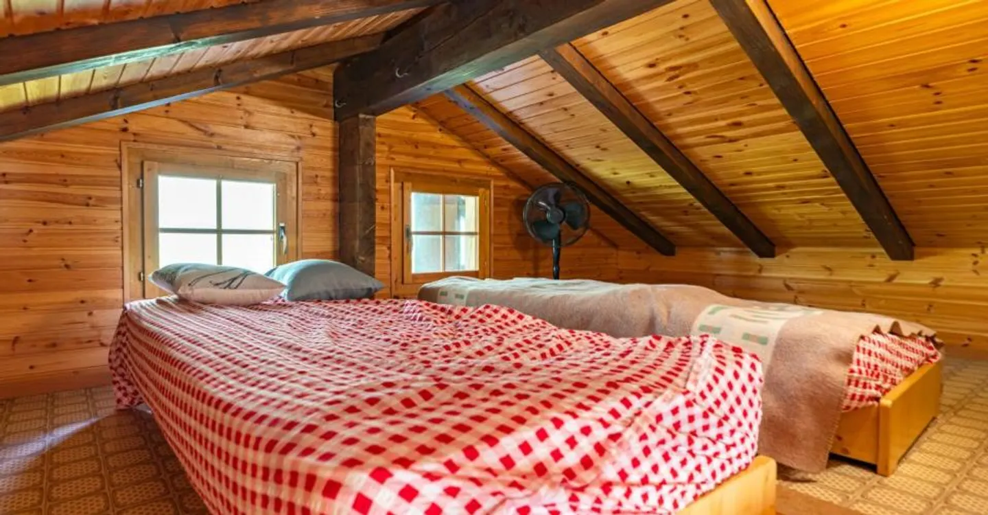Charming Off-Grid Chalet - Photo 7 of 13