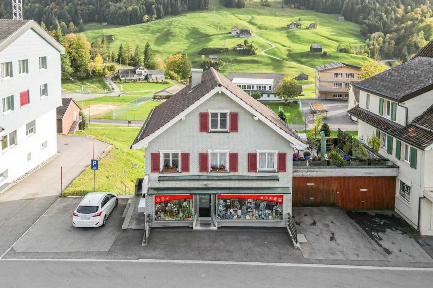 Gemischtes Gebäude mit traumhaftem Blick - Foto 2 von 10