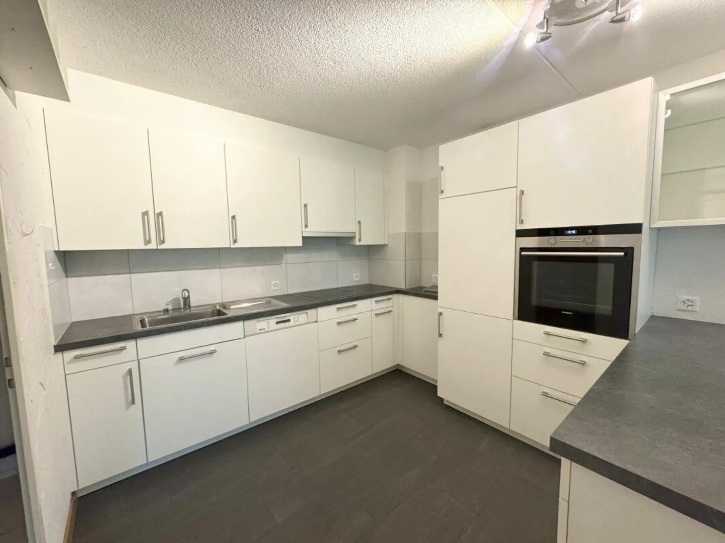 Appartement de jardin spacieux 4.5 dans un endroit calme - Photo 4 sur 10