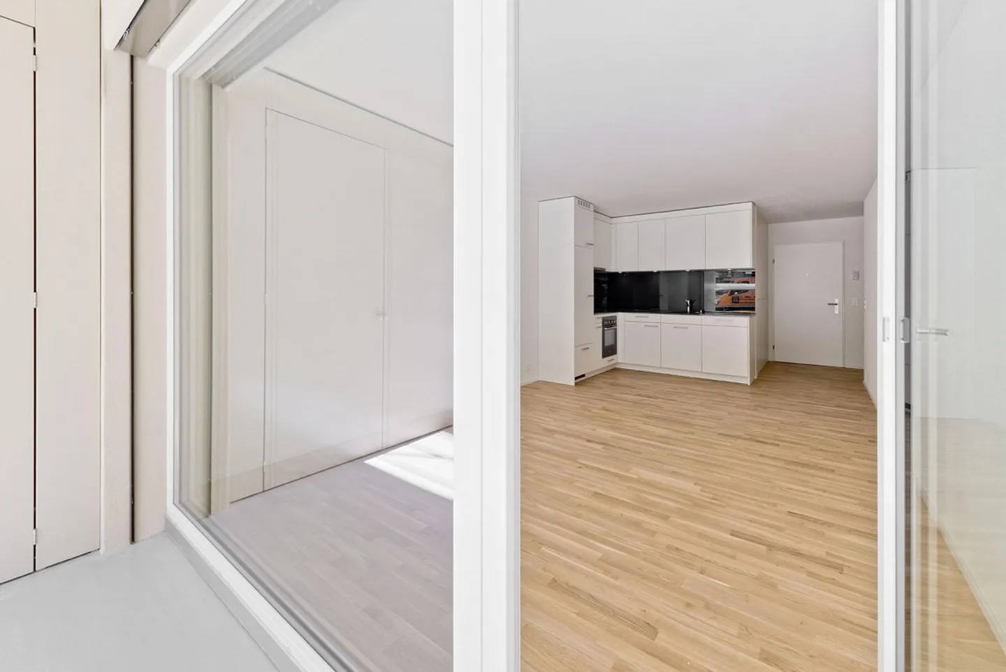 Modern Ground Floor Apartment with View of Lenzburg Castle - Photo 2 of 6