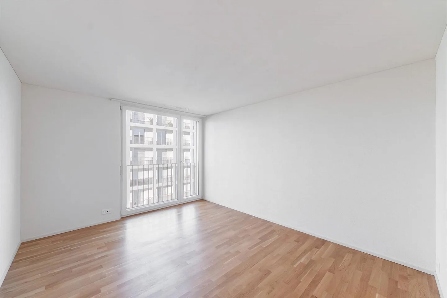 Modern Ground Floor Apartment with View of Lenzburg Castle - Photo 3 of 6