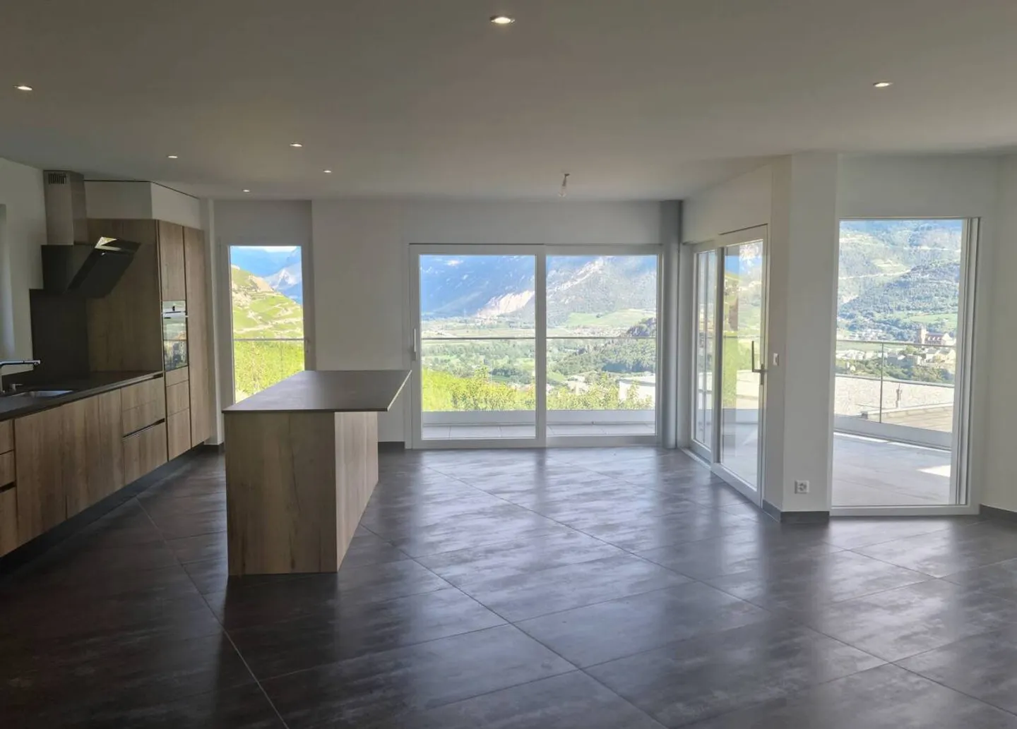 4.5 Luxury Room - Wonderful View of the Castles - Photo 5 of 9