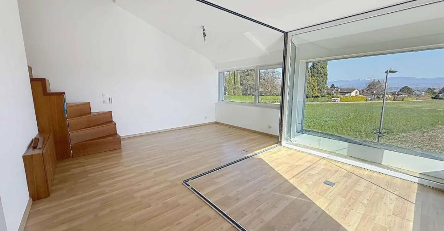 Pleasant and bright semi-detached villa - Photo 5 of 9