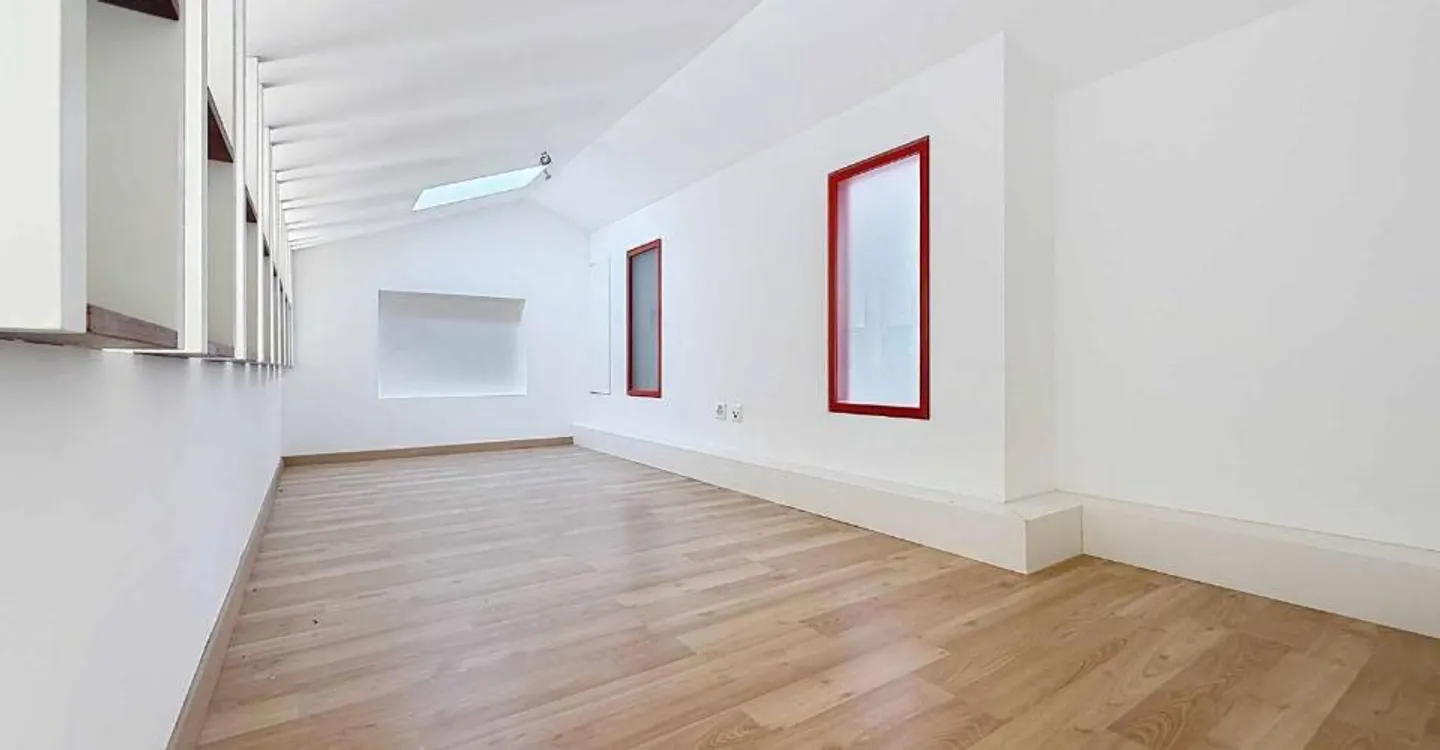 Pleasant and bright semi-detached villa - Photo 6 of 9