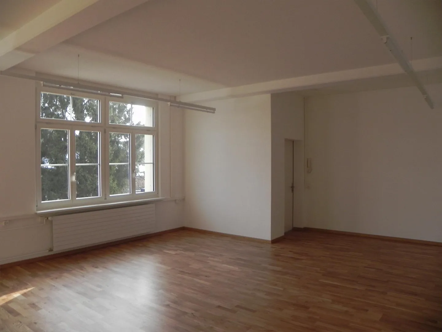 Salle de pratique ou bureau inondée de lumière - Photo 2 sur 8