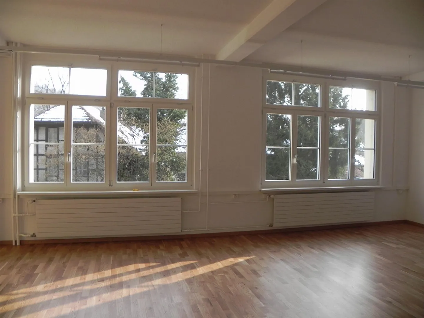 Salle de pratique ou bureau inondée de lumière - Photo 4 sur 8