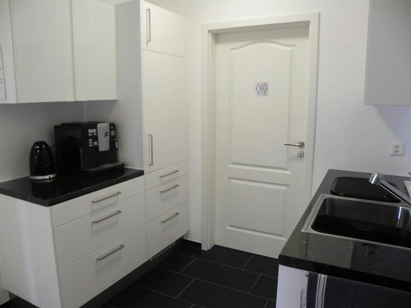 Salle de pratique ou bureau inondée de lumière - Photo 7 sur 8