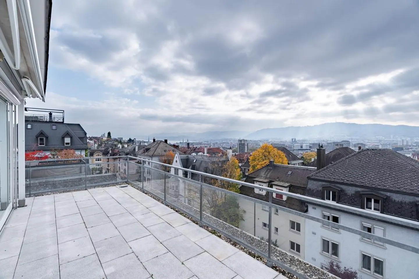 Vivre au-dessus des toits de Zurich - Votre appartement en attique de rêve - Photo 9 sur 12