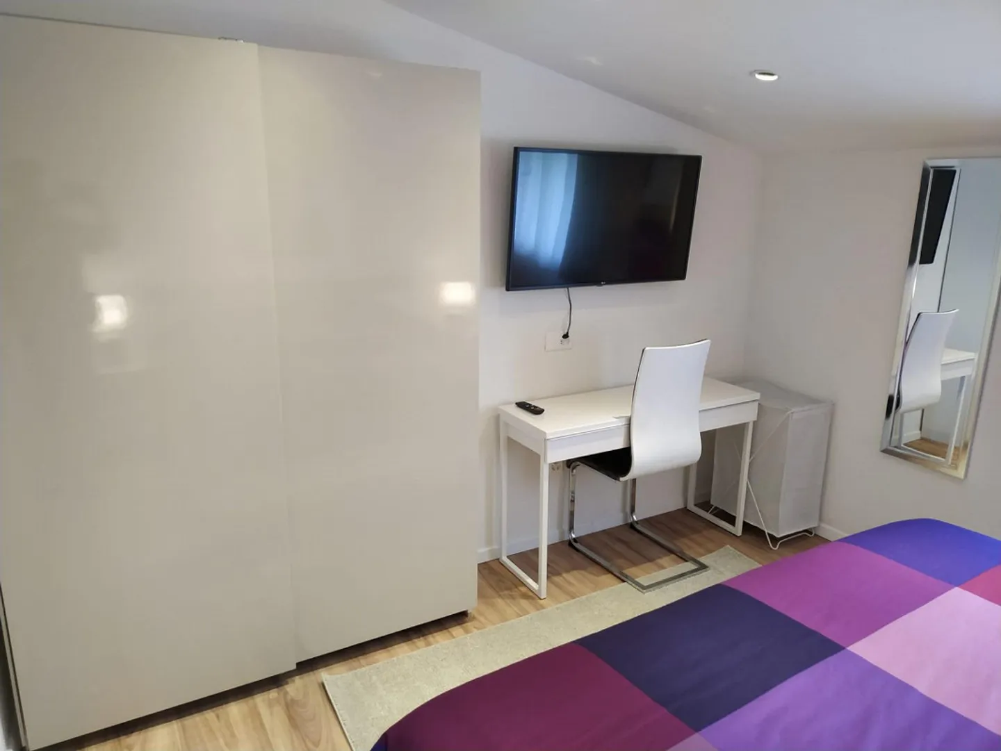 Chambre meublée à louer dans un appartement partagé - Photo 2 sur 8