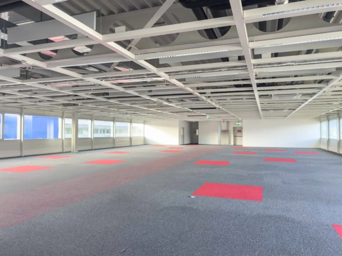 Vernier - 1,300 m2 Penthouse - IKEA Building - Photo 1 of 9