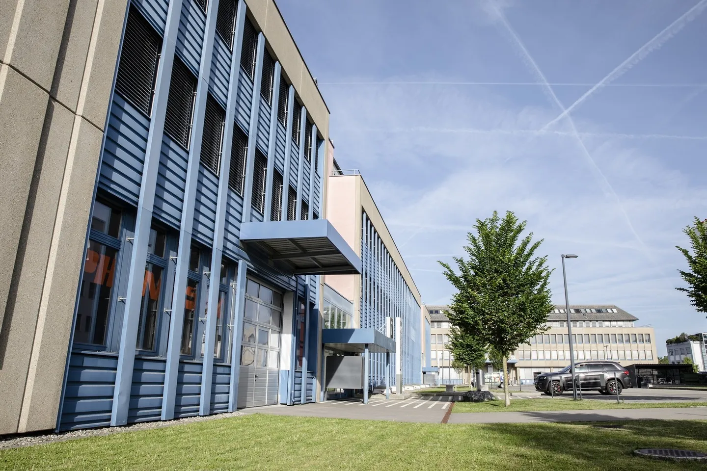 Office/Commercial Space in the BUG Area - Photo 2 of 12