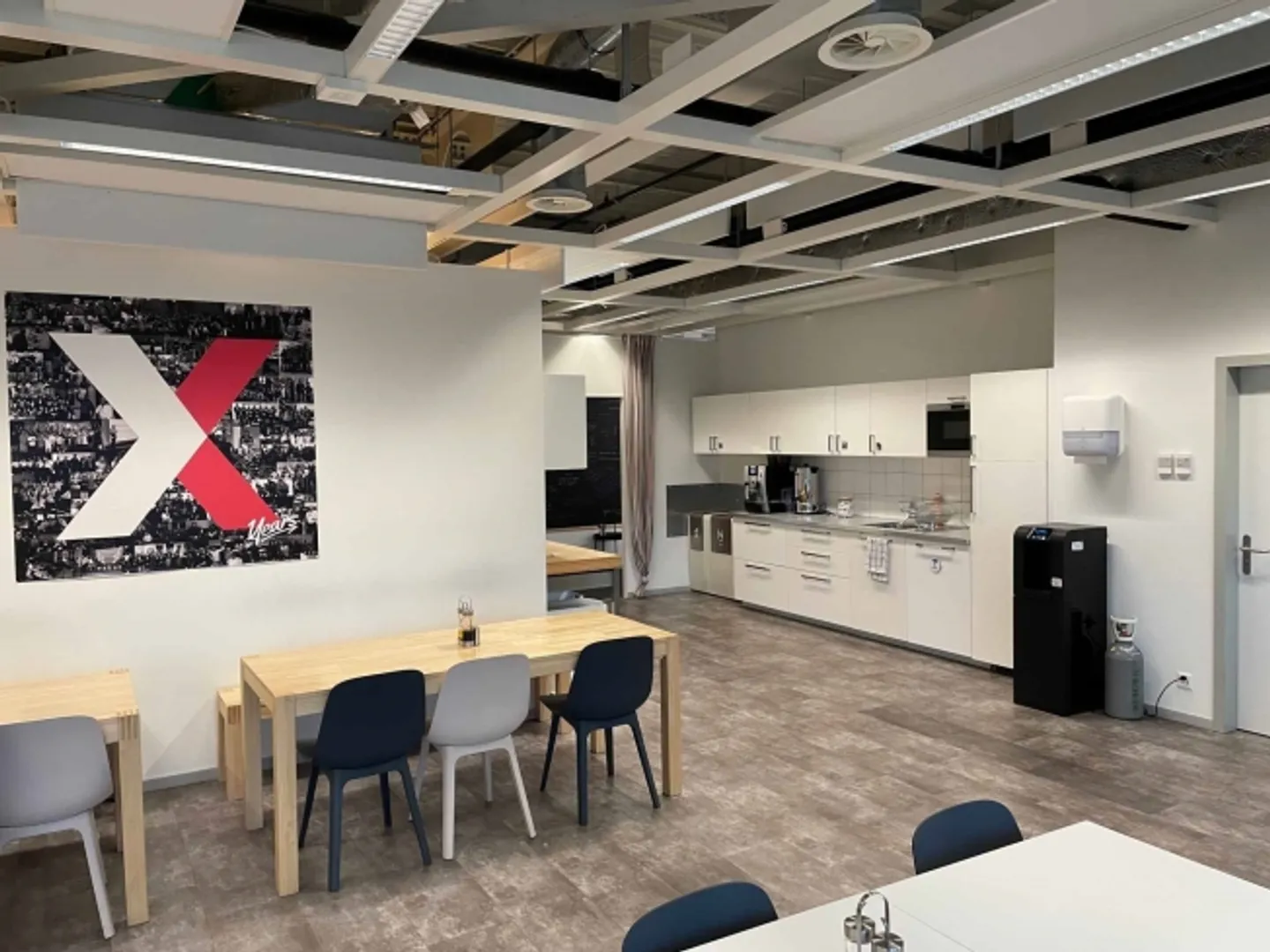 Vernier - 1,300 m2 Penthouse - IKEA Building - Photo 3 of 9