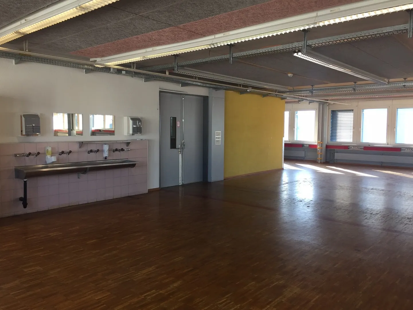 Office/Commercial Space in the BUG Area - Photo 5 of 12