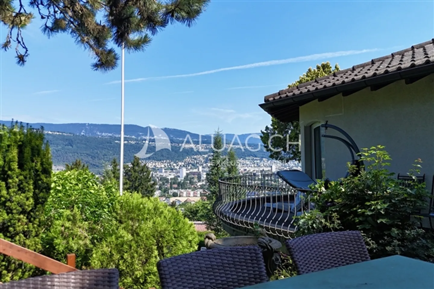 JEWEL OF BELLEVUE WITH LAKE VIEW AND GARDEN - Photo 2 of 11