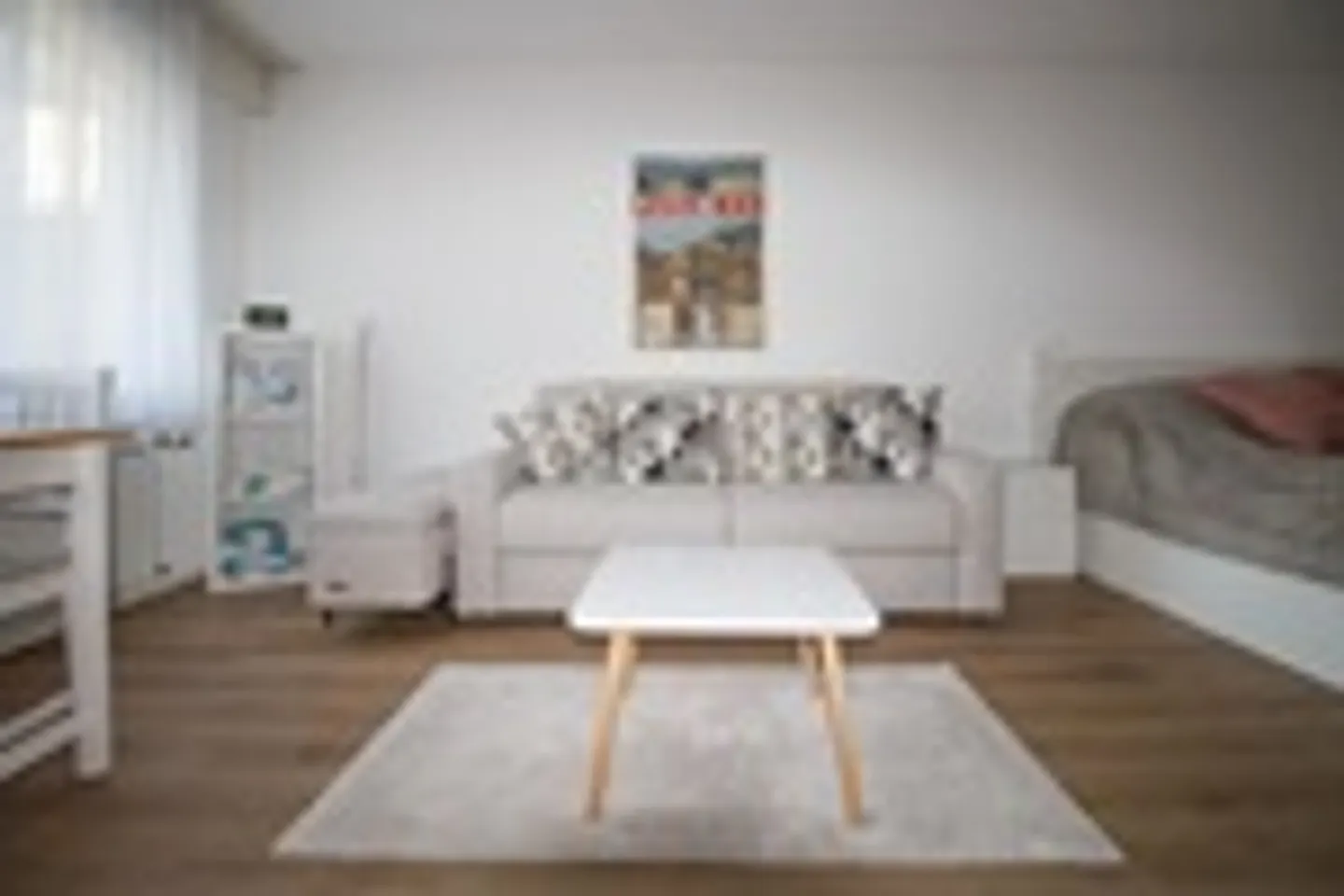Apartement 1.5-11, renovierte Studiowohnung im Zentrum mit Balkon süd-west und wunderschöner Aussicht auf Berge und Dorf - Photo 3 of 9