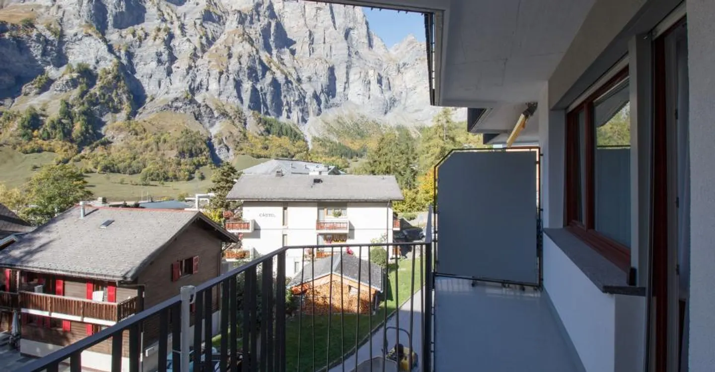 Apartement 1.5-11, renovierte Studiowohnung im Zentrum mit Balkon süd-west und wunderschöner Aussicht auf Berge und Dorf - Photo 8 of 9