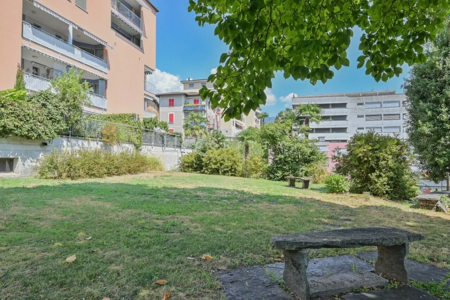 Spacious Apartment with Terrace - Photo 11 of 13