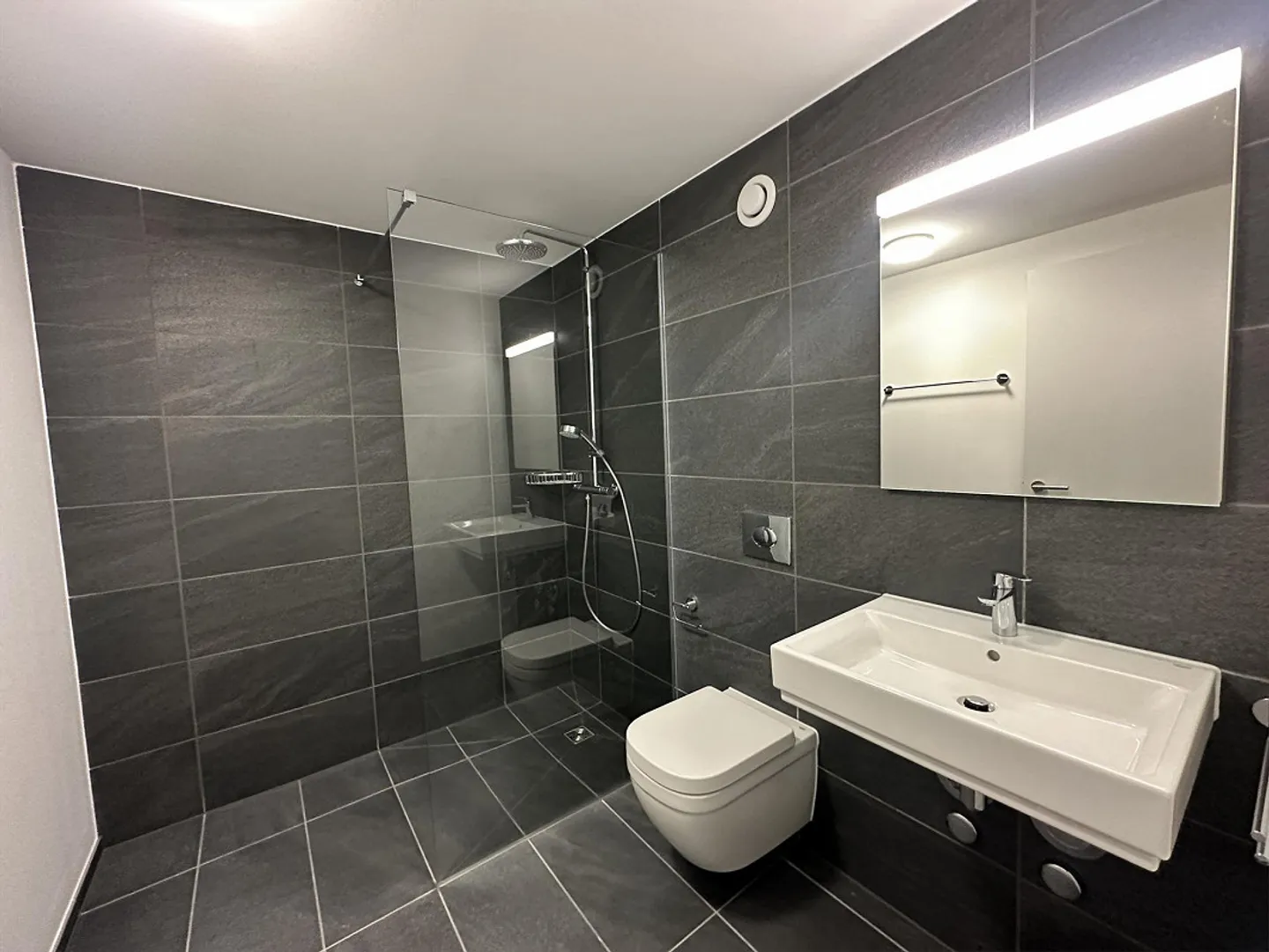 Vivre à Bâle : Appartement lumineux de 3,5 pièces au 3ème étage - Photo 4 sur 7