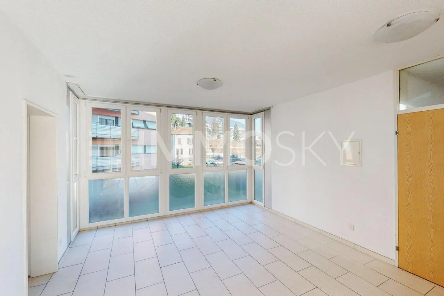 Ensoleillé et lumineux avec parking privé - Photo 3 sur 5