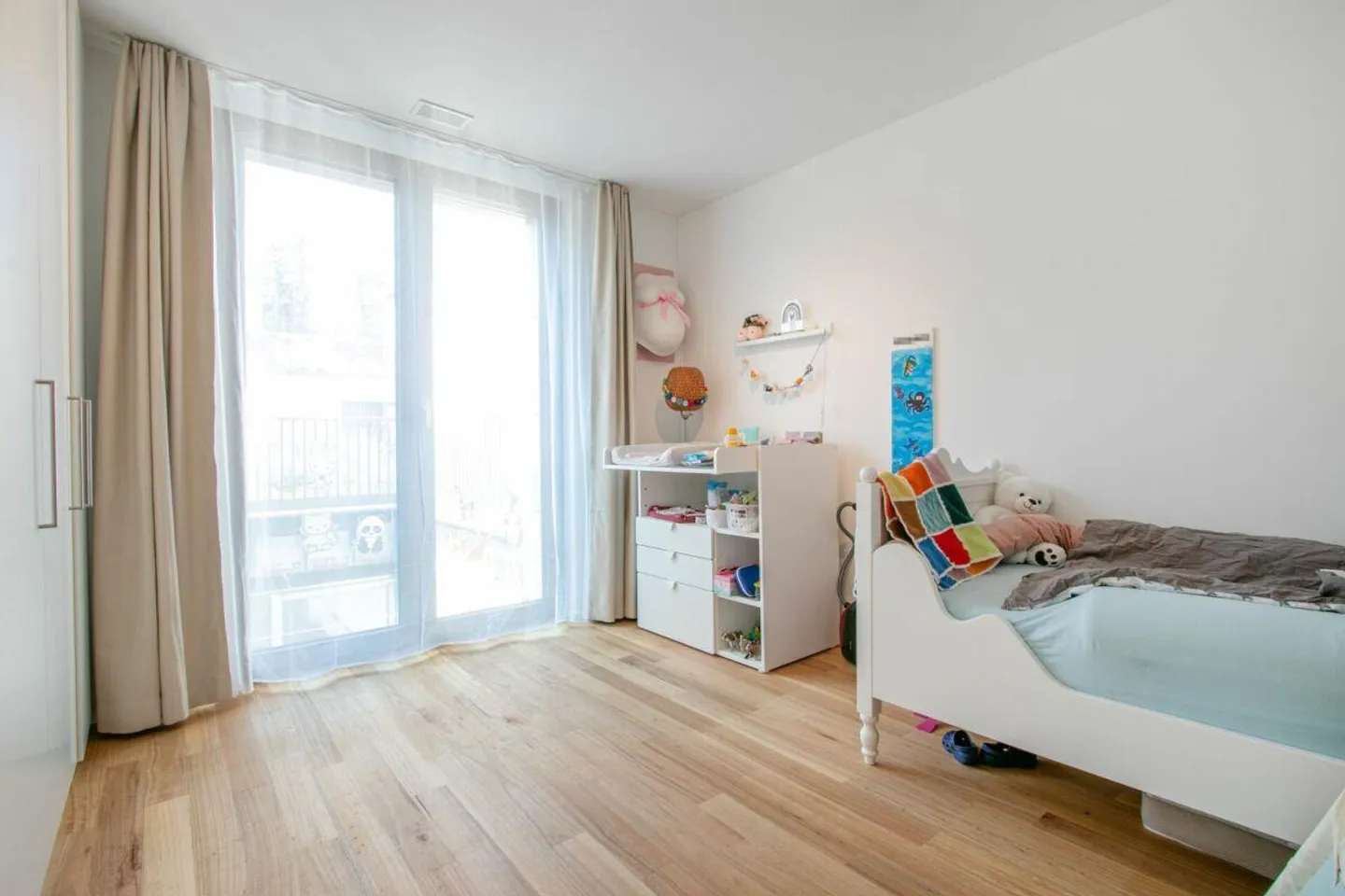 Maisonette moderne de 3,5 pièces au standard Minergie-P - rural, central et avec terrasse ensoleillée de 40 m² - Photo 3 sur 13