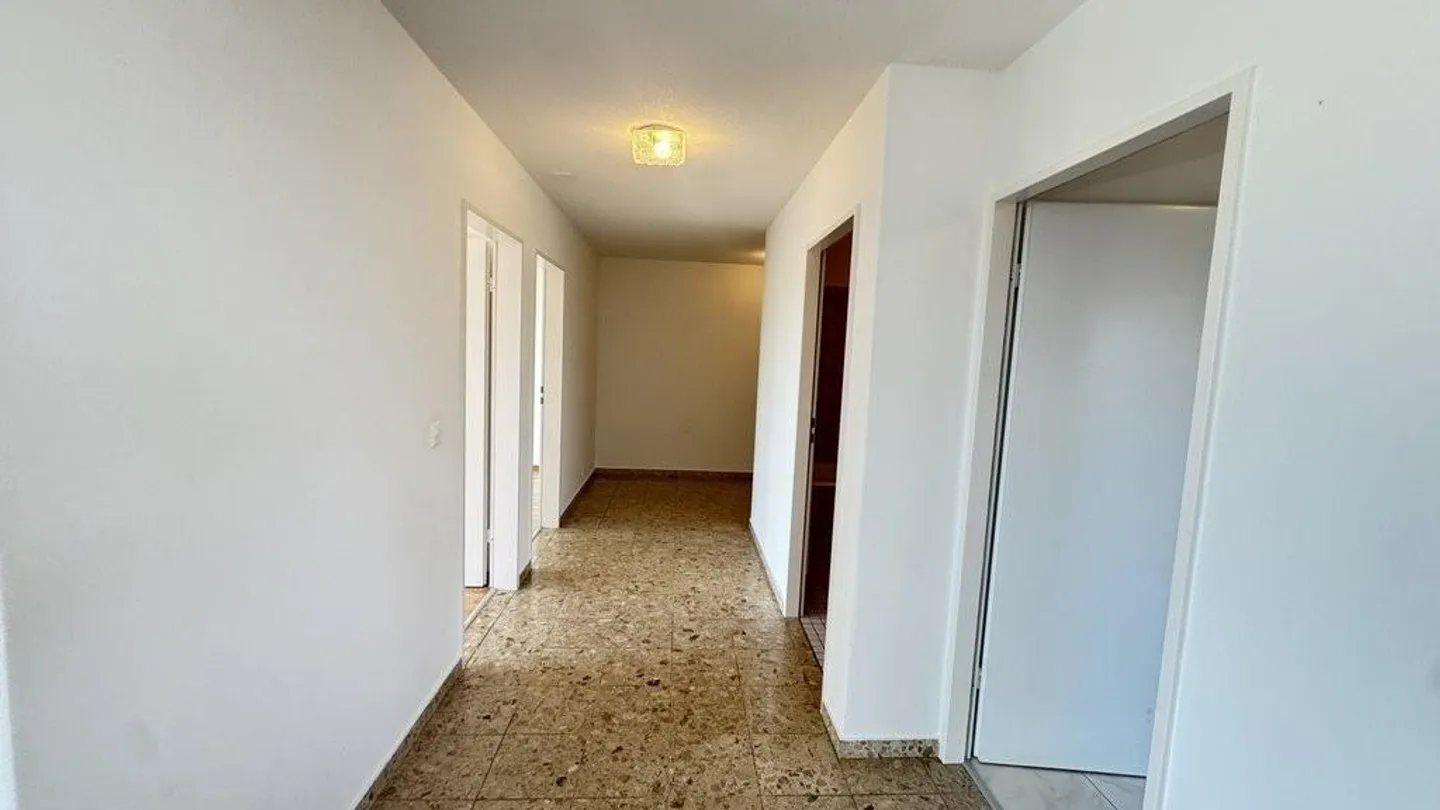 Appartamento 3.5 locali al 2° piano con balcone soleggiato - Foto 5 di 11