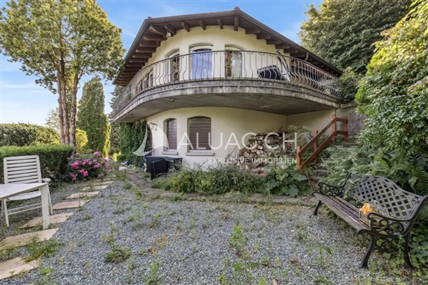 JEWEL OF BELLEVUE WITH LAKE VIEW AND GARDEN - Photo 10 of 11