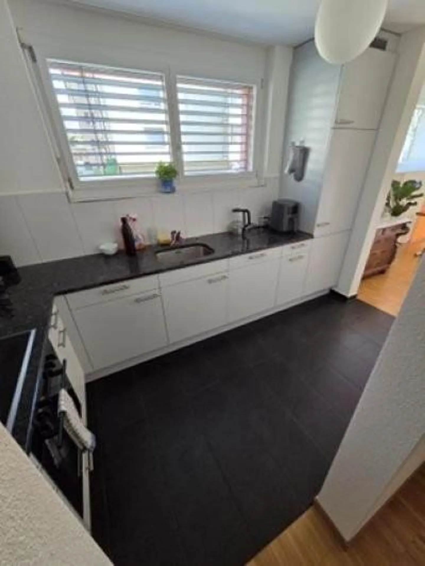 Charming, sunny apartment with terrace - Photo 3 of 6