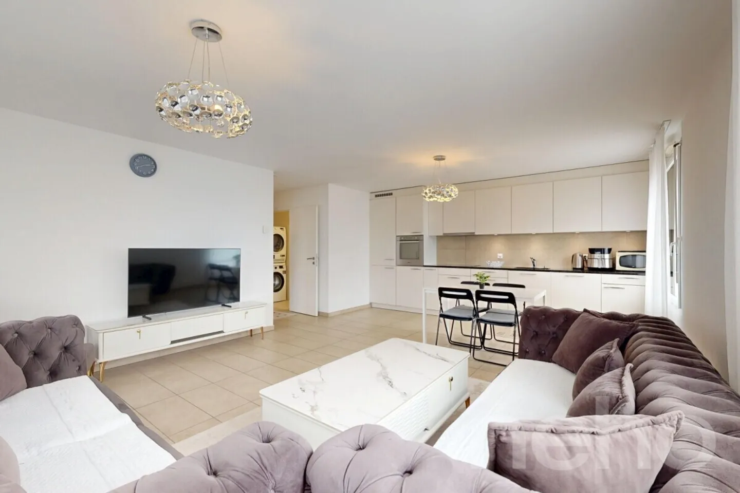 Helle 4,5-Zimmer-Wohnung mit Balkon in Payerne - Foto 2 von 12