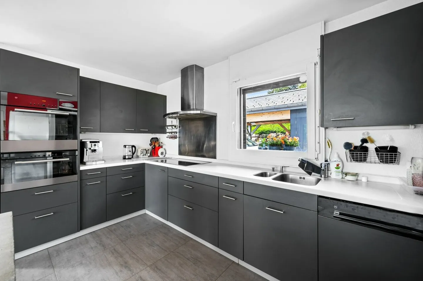 Zeitgenössische Villa mit Blick auf den See und die Alpen - Foto 9 von 41