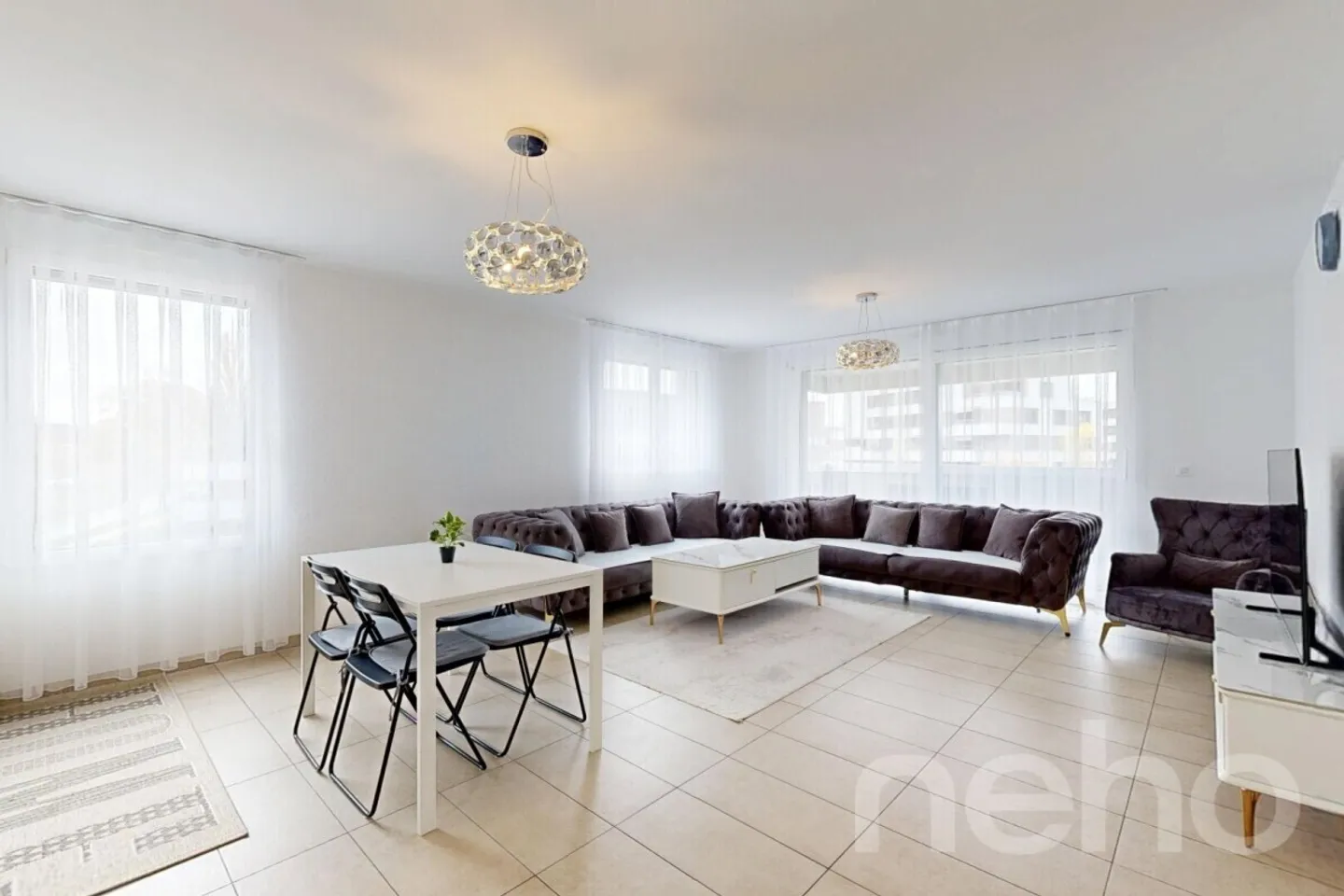 Helle 4,5-Zimmer-Wohnung mit Balkon in Payerne - Foto 4 von 12
