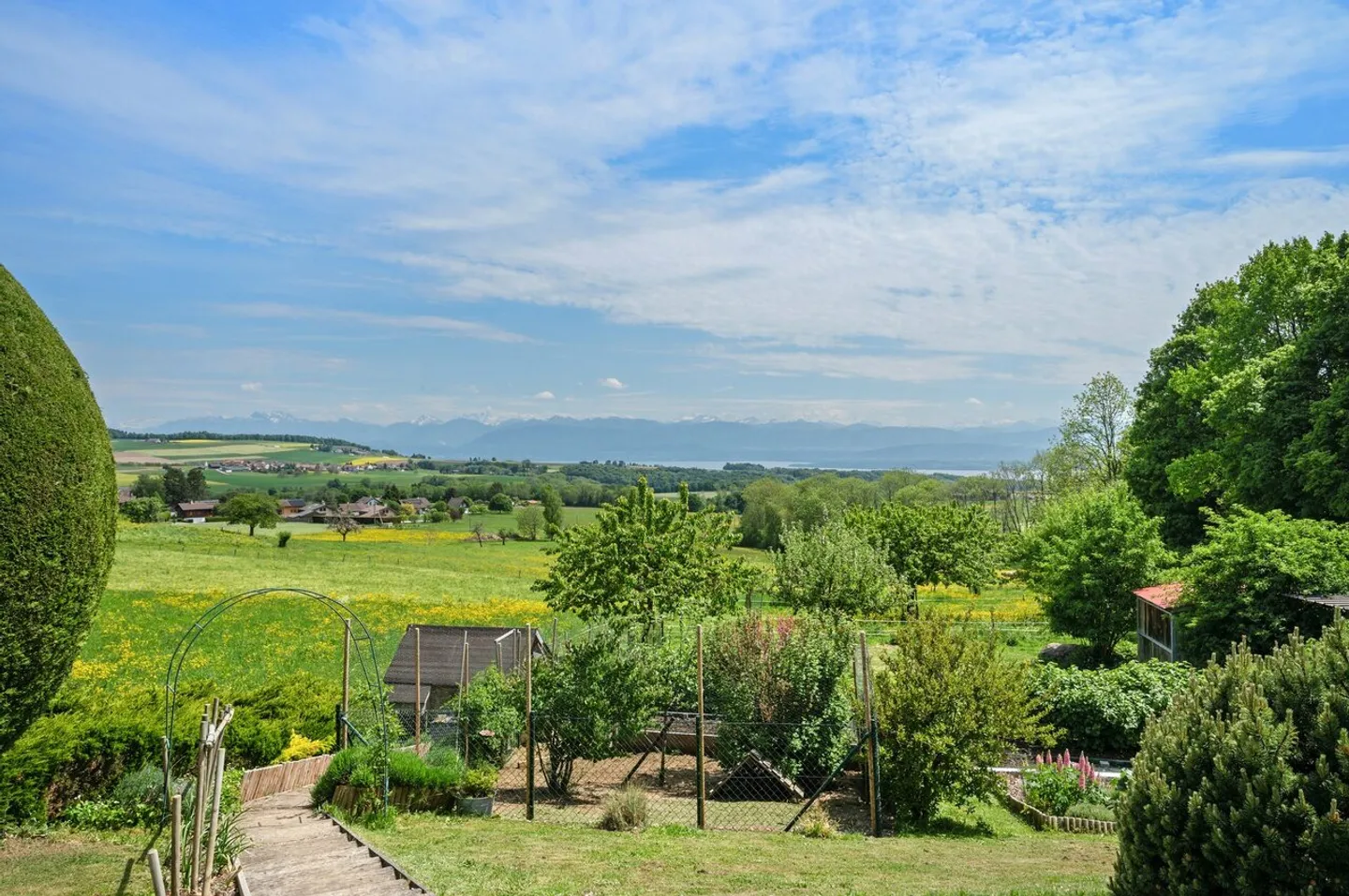 Zeitgenössische Villa mit Blick auf den See und die Alpen - Foto 25 von 41