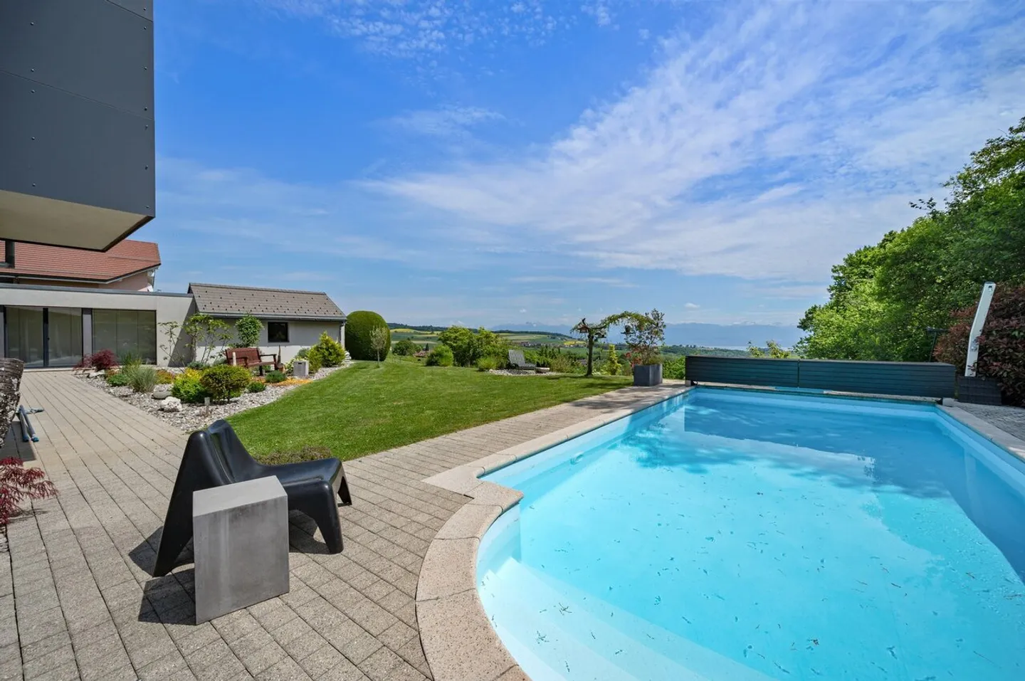 Zeitgenössische Villa mit Blick auf den See und die Alpen - Foto 26 von 41