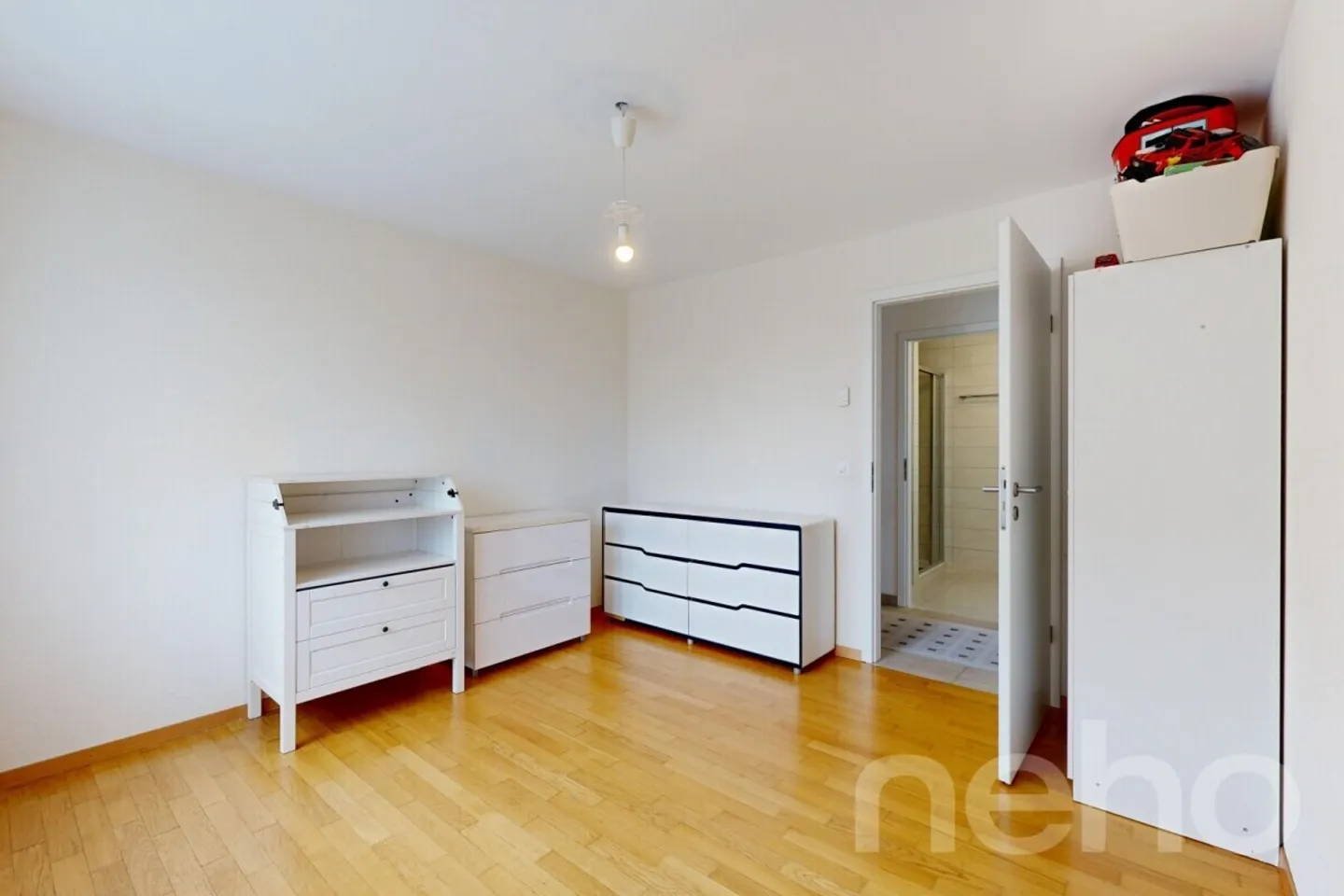 Helle 4,5-Zimmer-Wohnung mit Balkon in Payerne - Foto 8 von 12