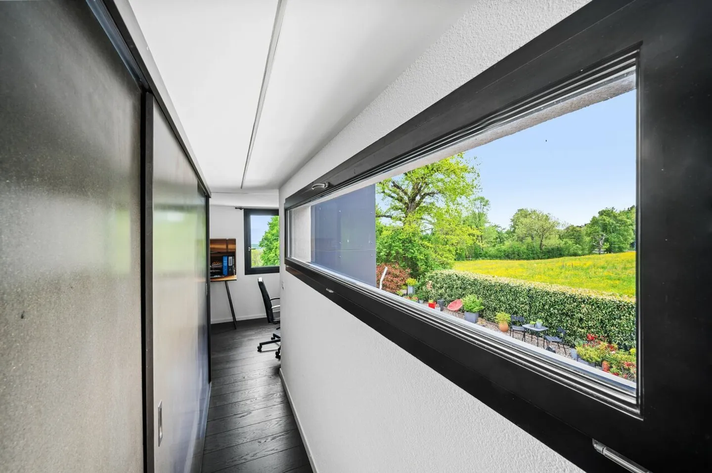 Zeitgenössische Villa mit Blick auf den See und die Alpen - Foto 21 von 41