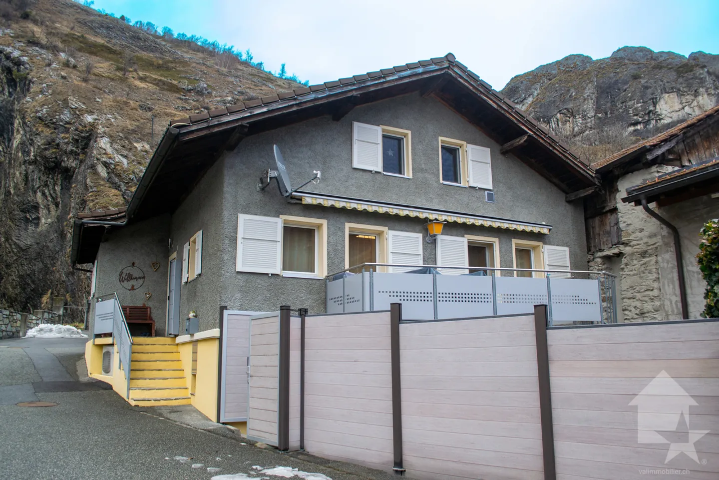 Beautiful renovated village house with taste, 5.5 rooms over 2 floors - Photo 1 of 13