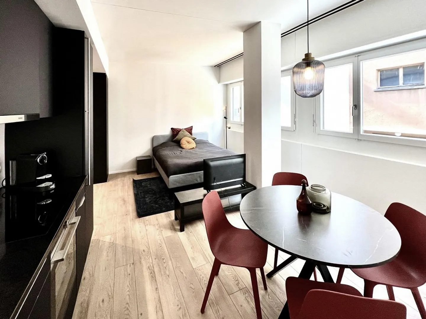 La tua nuova casa nel cuore di Zug! - Foto 2 di 4