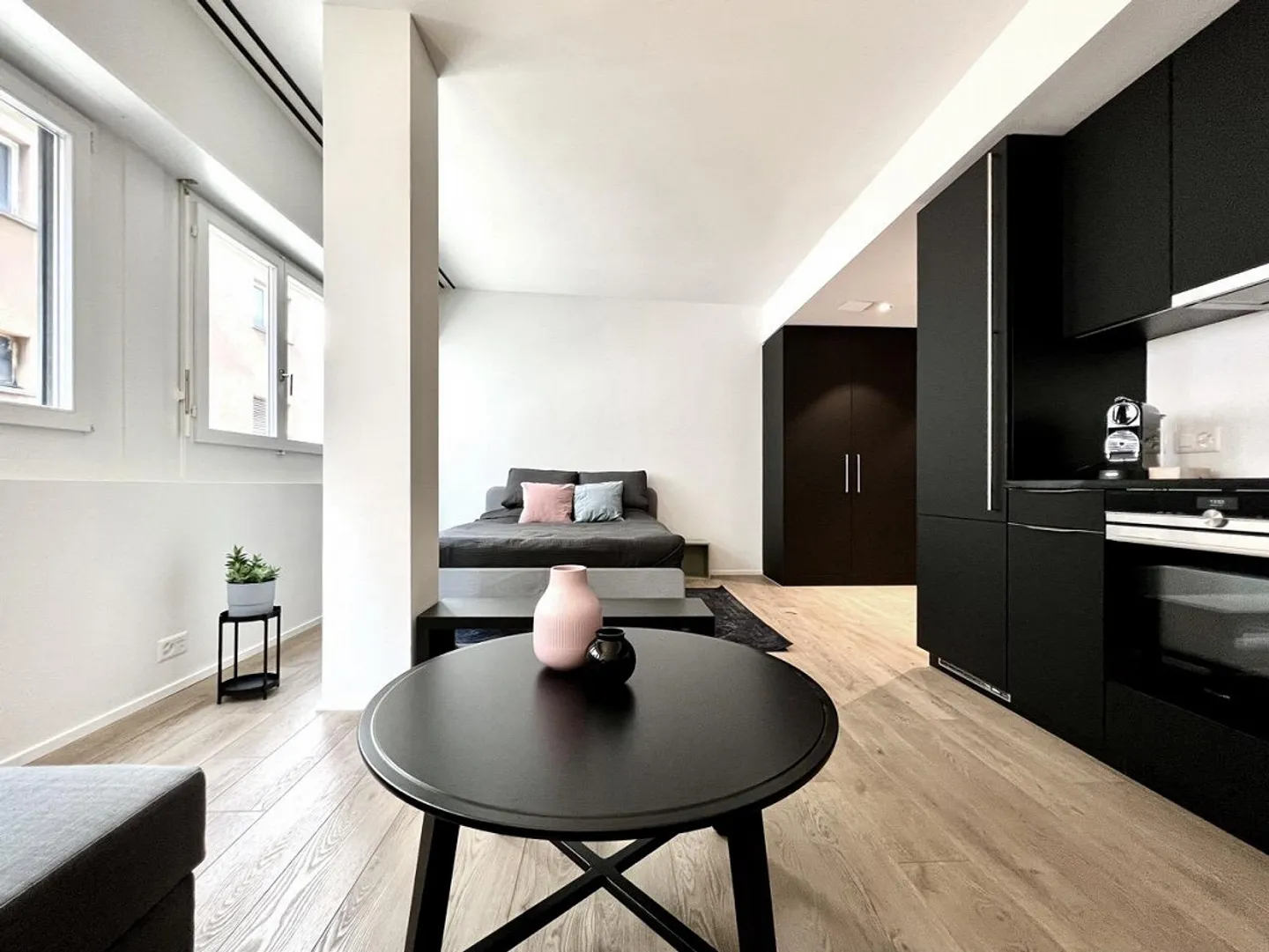 La tua nuova casa nel cuore di Zug! - Foto 3 di 4