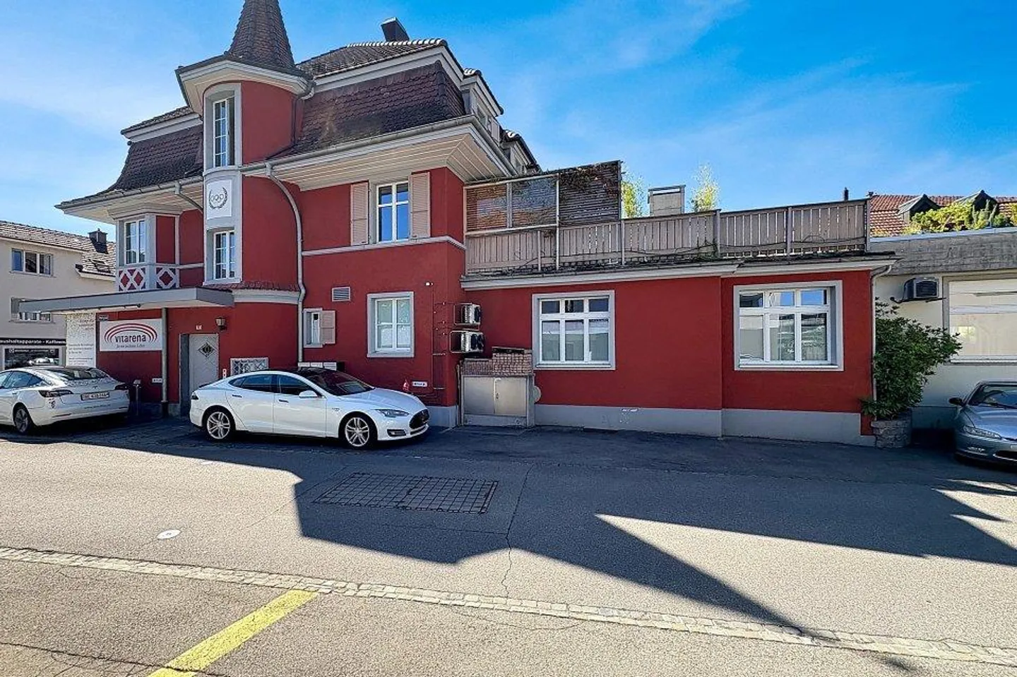 Investment property in prime location in Thun - Living & Commercial perfectly combined - Photo 2 of 11