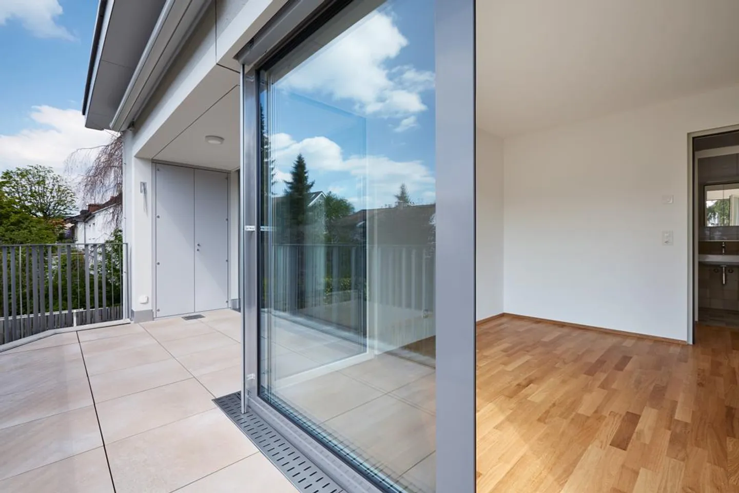 Moderno appartamento di 4 stanze a Riehen - Foto 1 di 9