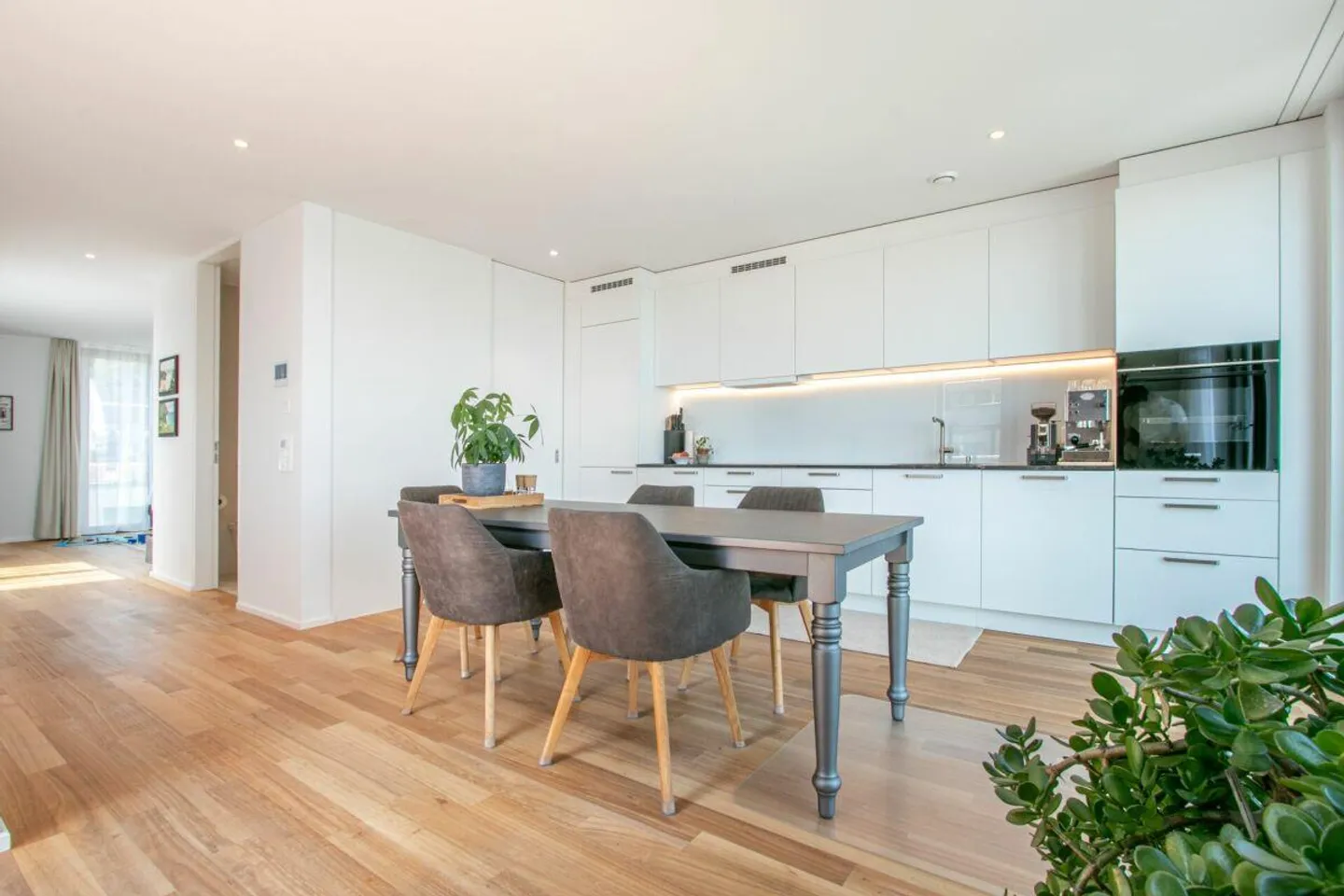 Maisonette moderne de 3,5 pièces au standard Minergie-P - rural, central et avec terrasse ensoleillée de 40 m² - Photo 8 sur 13